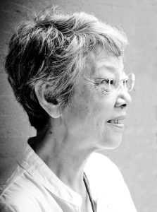 Guat Eng Chuah è nata nel 1943 a Rembau, piccola città nel Negeri Sembilan. Prima scrittrice malese a scrivere e pubblicare un romanzo in lingua inglese.